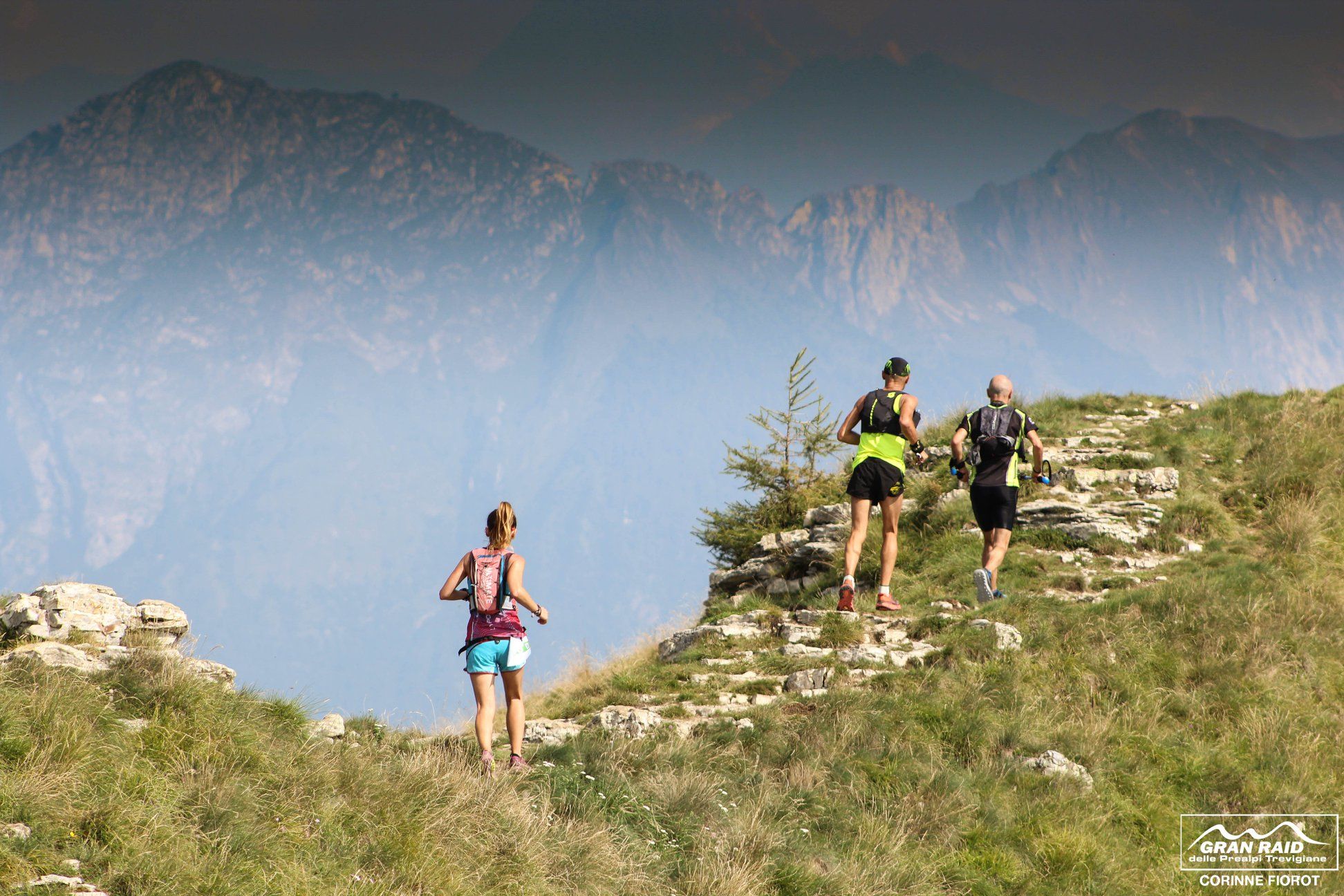 Gran Raid Prelapi Trevigiane trail runners che corrono sul Col Visentin